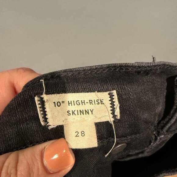 Madewell 10” High-Rise Skinny Jeans Button Fly Raw Hem Black Size 28 - Picture 2 of 3
